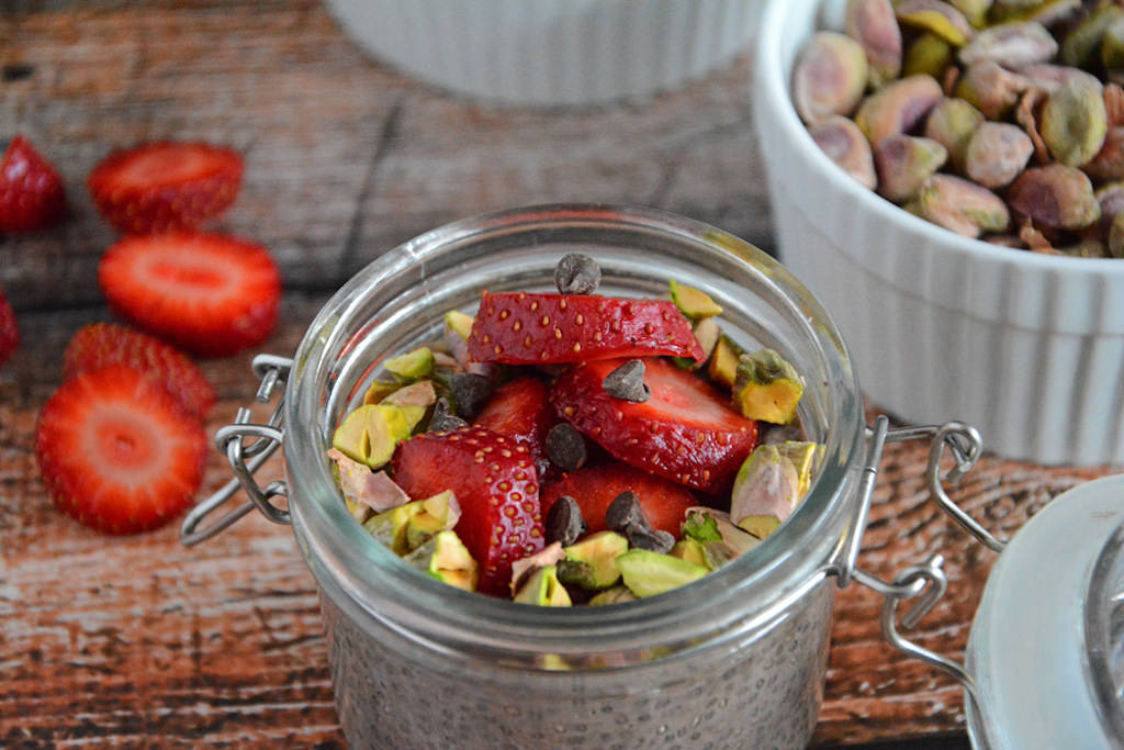 Strawberry,-Chocolate-and-Roasted-Pistachio-Chia-Pudding-2