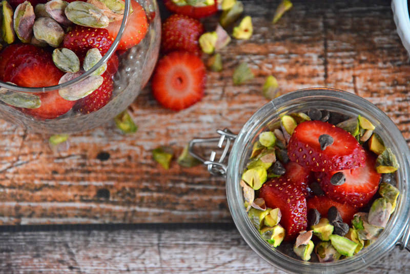 Strawberry,-Chocolate-and-Roasted-Pistachio-Chia-Pudding-4