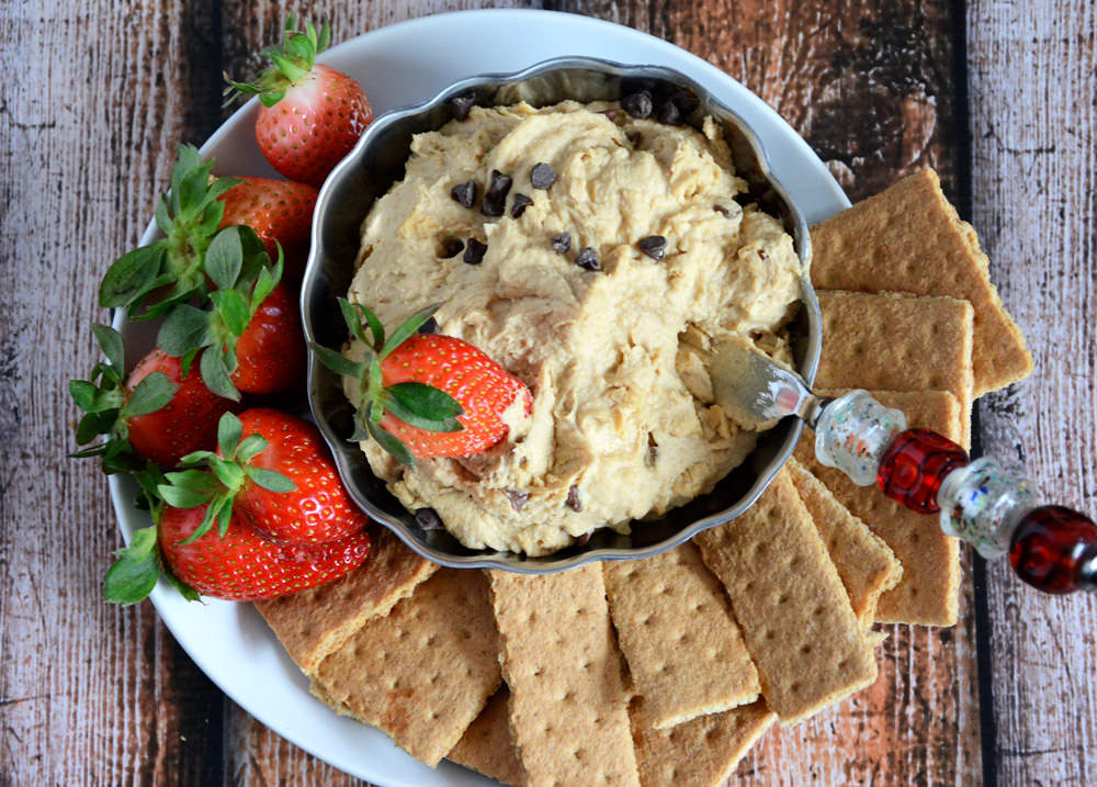 Skinny Cookie Dough Dip | The Housewife in Training Files