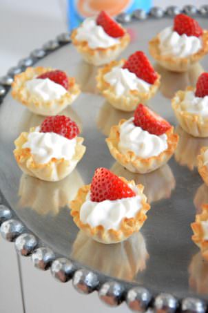 {5 Ingredient} Strawberries and Cream Tarts | A guilt free, no bake dessert with vanilla greek yogurt custard, phyllo cups & strawberries!