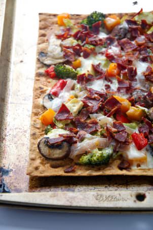 Thin and crispy lavash is used as the base for this flatbread, and topped with autumn, maple roasted veggies and topped with bacon and creamy fontina for flatbread that will please anyone! #flatbread #pizza