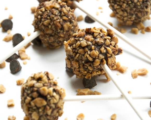 Rich, fudge brownie pops that are easy to make and rolled in buttery toffee bits for a fun and festive dessert!
