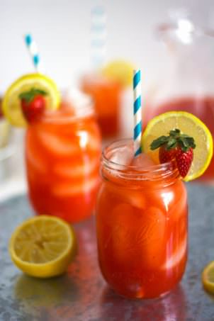 Skinny Sparkling Strawberry Lemonade is healthy, sweet and tart all in one sip! Fresh strawberries mixed with fresh lemonade and a touch of sweetness is the perfect refreshing drink!
