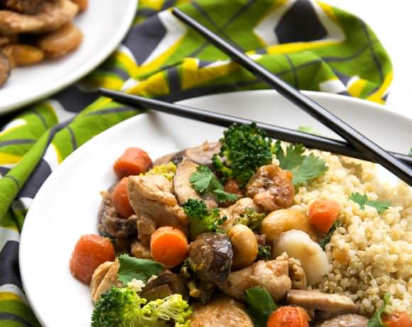 A classic Chinese dish gets a healthy makeover! Lighter PF Changs Cashew Chicken with Coconut Quinoa allows you get your fill of your favorite restaurant dish with crisp vegetables and served over flavorful, fluffy quinoa!