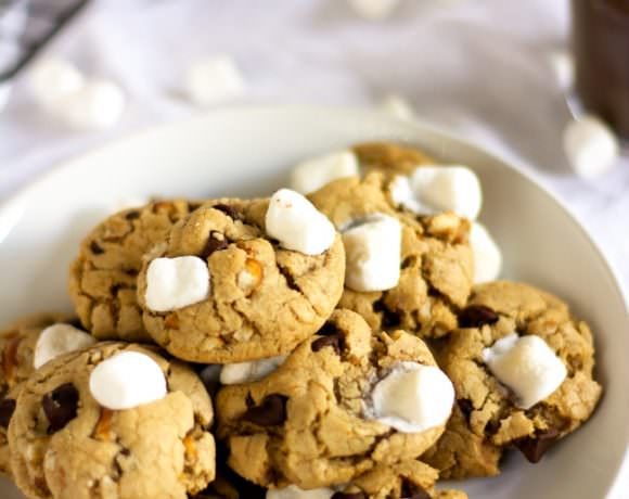 Best of both worlds in this sweet and salty treat! Marshmallow Chocolate Chip Cookie is chewy, chocoately and made healthier with coconut oil!