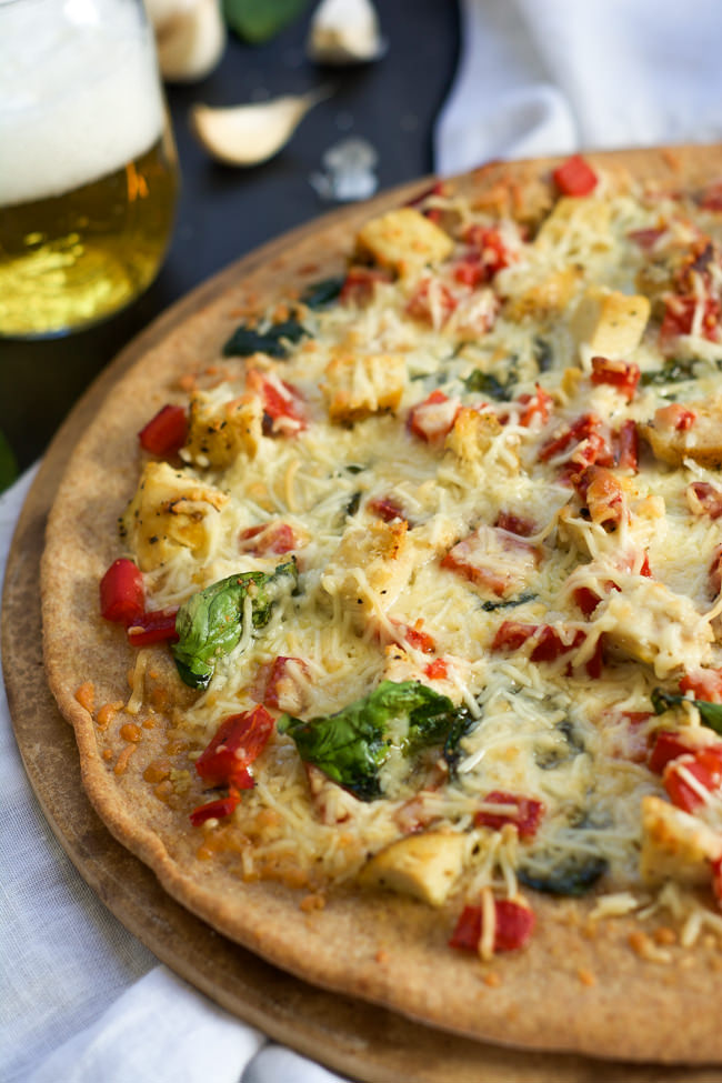 https://withsaltandwit.com/wp-content/uploads/2015/01/Spinach-Roasted-Red-Pepper-and-Chicken-Pizza-with-Garlic-Whole-Wheat-Crust-2.jpg