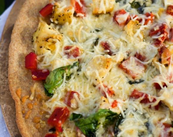 Spinach, Roasted Red Pepper and Chicken Pizza with Garlic Whole Wheat Crust is nutty, slightly sweet, savory and garlicky all in one bite! #healthy #Pizza #wholewheat #whitepizza