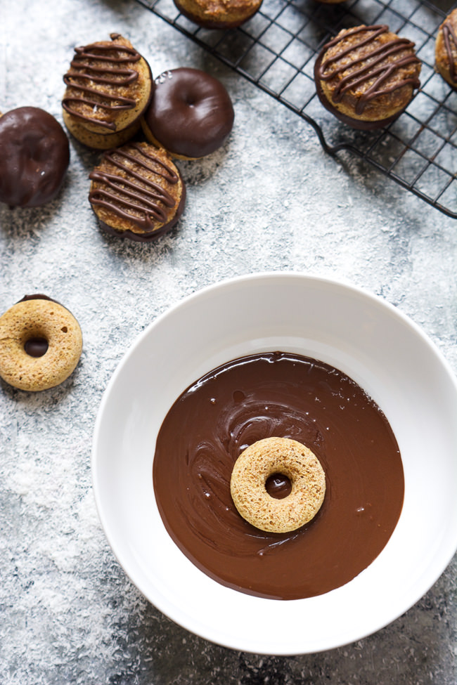 Who wouldn't want dessert for breakfast with these Girl Scout Cookie inspired donuts?! Mini Baked Samoa Donuts with a 5 Minute Caramel sauce are a whipped together in a single bowl, full of chocolate, a tender vanilla donut and topped with toasted coconut and a healthy caramel sauce!