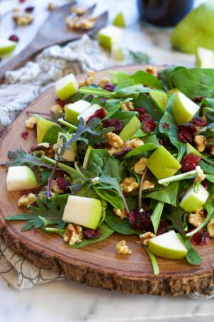 This Cranberry Spinach Salad is filled with slightly sweet pears, tart dried cranberries, creamy blue cheese and honey pecans! A sweet and savory salad that is on your table in 5 minutes! #glutenfree #salad #cranberries #healthy