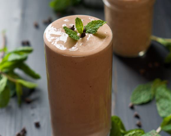 A dessert in a glass! This Skinny Peppermint Patty Shake is full of chocolate and mint! It is healthy enough for a high protein breakfast or quick snack! #peppermint #proteinshake #milkshake #glutenfree