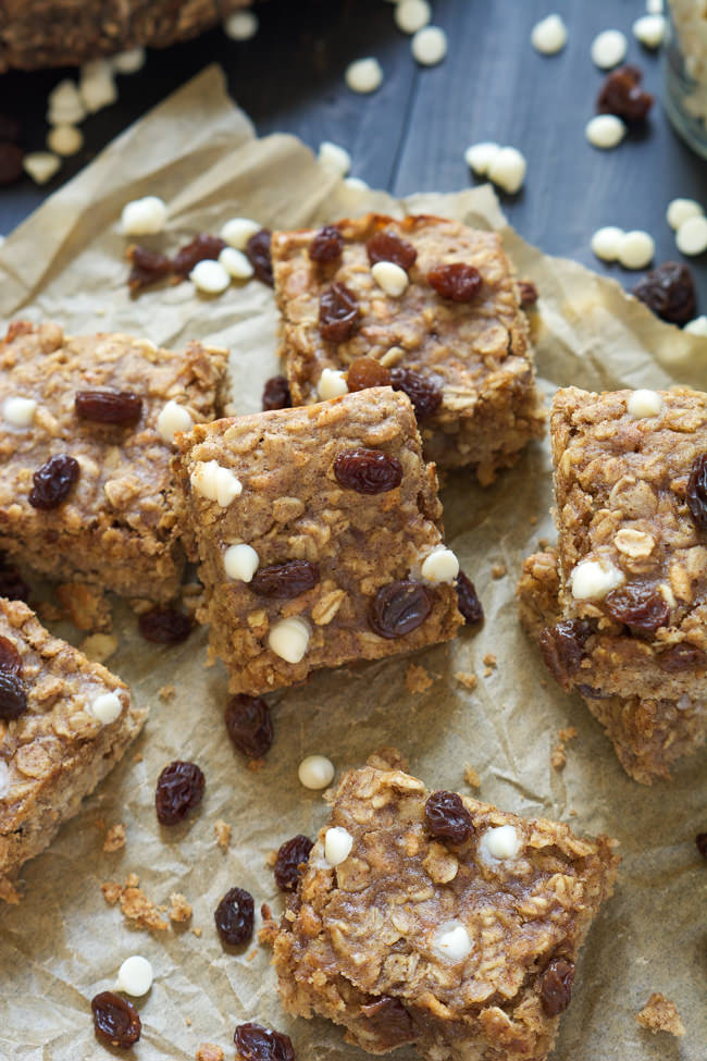 A protein packed snack that tastes like your favorite bakery breakfast! Cinnamon Roll Granola Bars are full of cinnamon, white chocolate and whole grains from the oats!