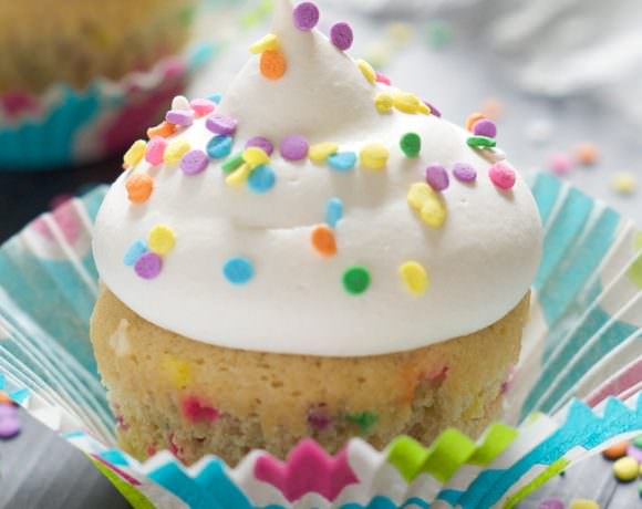 For those times when you get a cupcake craving and have no need for a whole batch! These Greek Yogurt Funfetti Cupcakes are skinny so no worries if you eat them both!