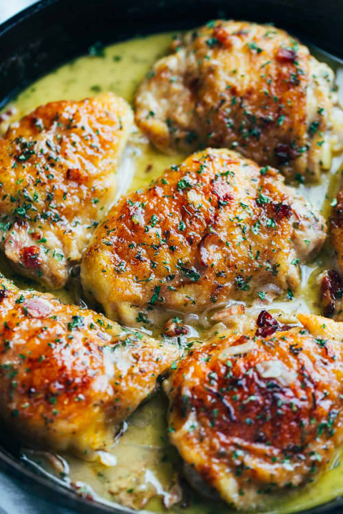 Skillet Chicken with Bacon and White Wine Sauce | Pinch of Yum