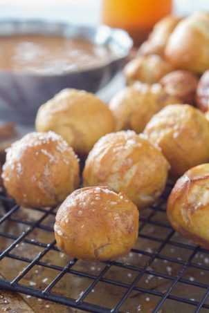Homemade and easy Cinnamon Soft Pretzel Bites get a fall makeover! Loaded with cinnamon and coated in a light apple cider glaze!