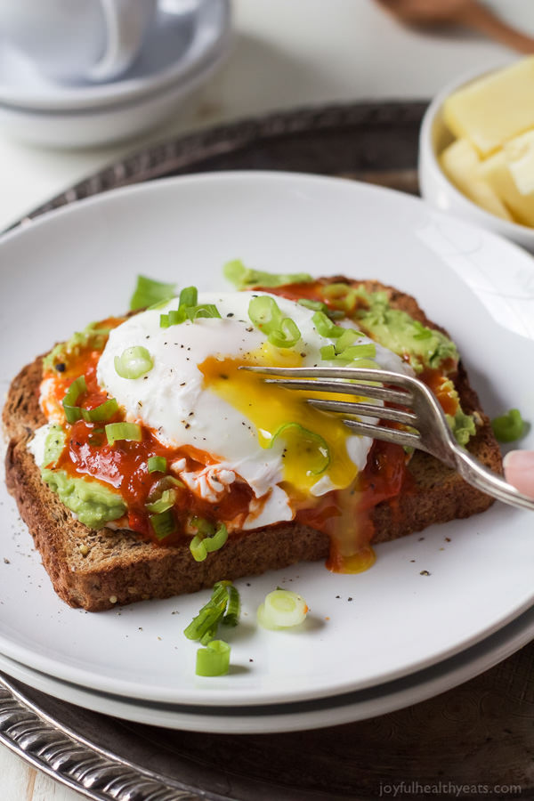 Ricotta Avocado Toast with a Poached Egg a heart-healthy breakfast packed with protein and full of flavor for only 269 calories a serving!