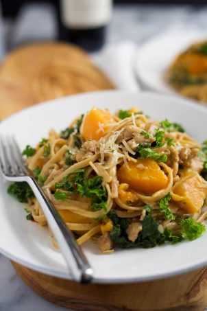 Butternut Squash Linguine Pasta is filled with whole wheat pasta, sweet Italian turkey sausage, kale, butternut squash and brought together with creamy gruyere cheese! A perfect fall dinner.