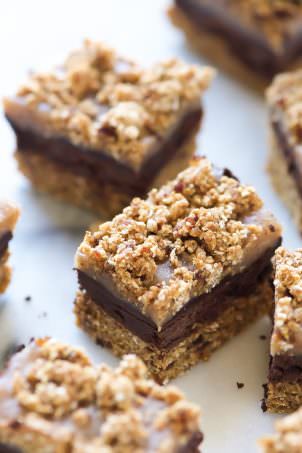 These No Bake Salted Caramel Chocolate Oat Bars come together with only 9 wholesome ingredients and are refined sugar-free! They have a cookie dough-like crust, fudge chocolate, salted caramel and sprinkled with sea salt, all for only 150 calories!